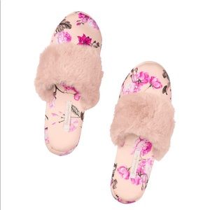 ✨Cozy NWT VS PINK Floral Signature Satin Slippers✨